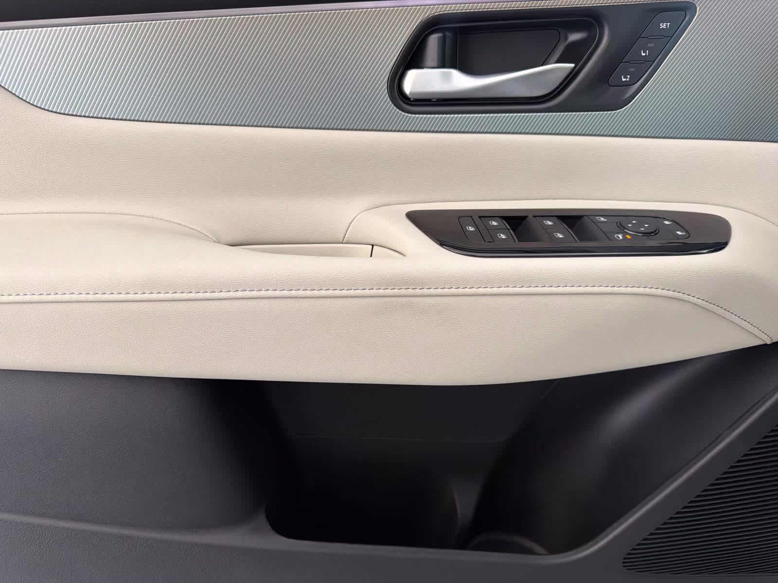 2026 Everest White Pearl Tricoat Nissan Murano SL AWD SUV