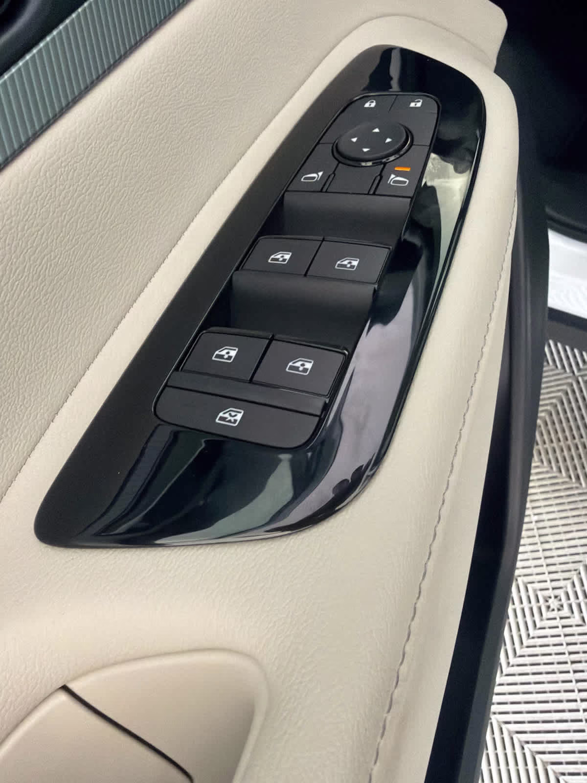 2026 Everest White Pearl Tricoat Nissan Murano SL AWD SUV