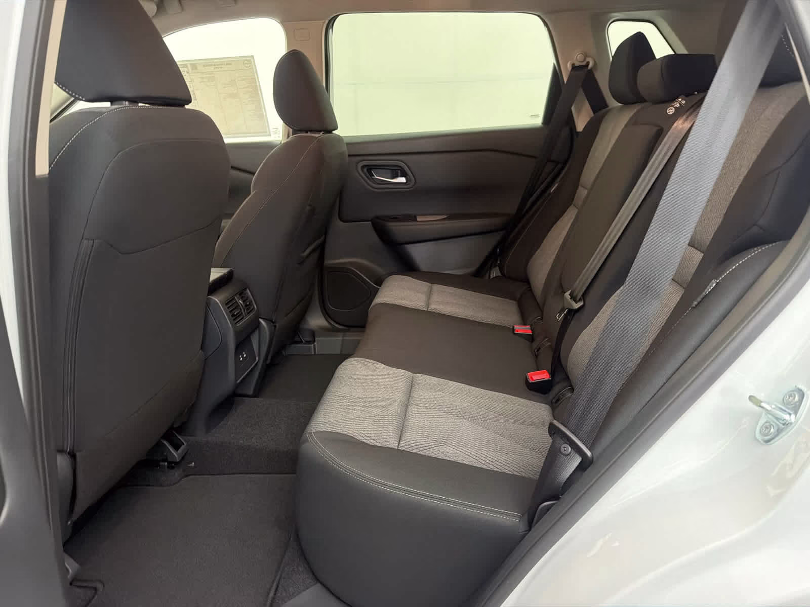 2026 Everest White Pearl Tricoat Nissan Rogue SV FWD SUV