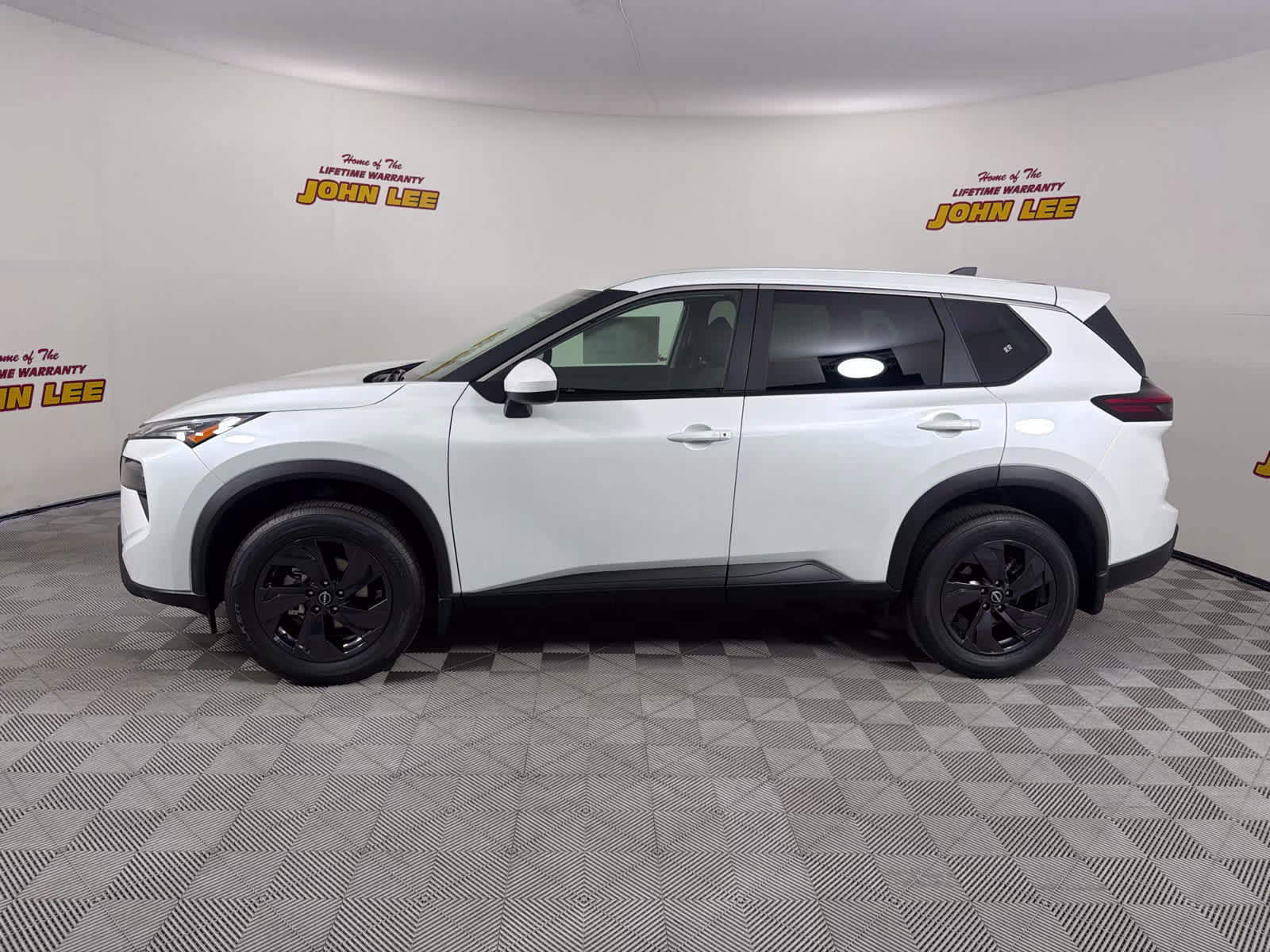 2026 Everest White Pearl Tricoat Nissan Rogue SV FWD SUV
