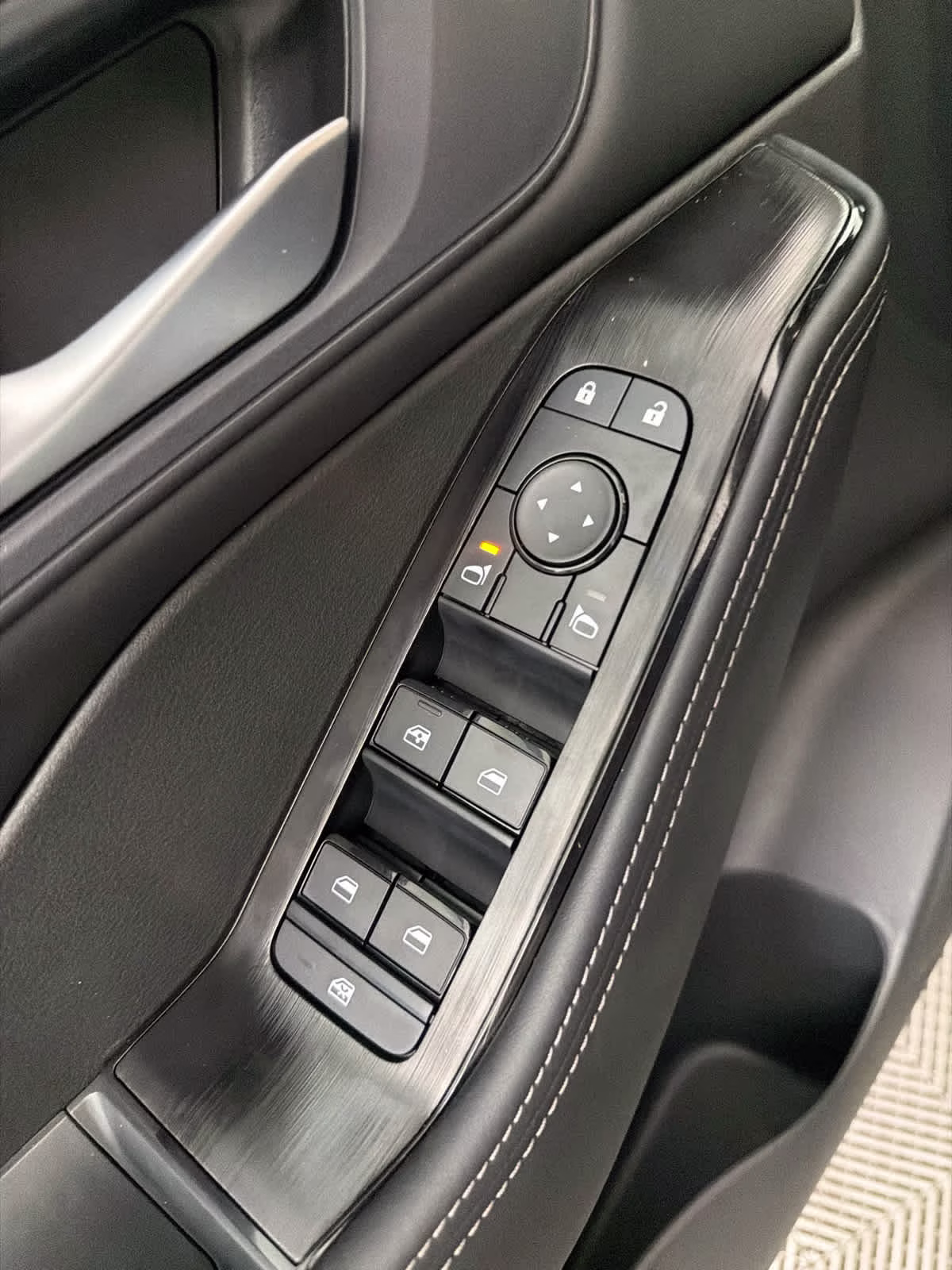 2026 Everest White Pearl Tricoat Nissan Rogue SV FWD SUV