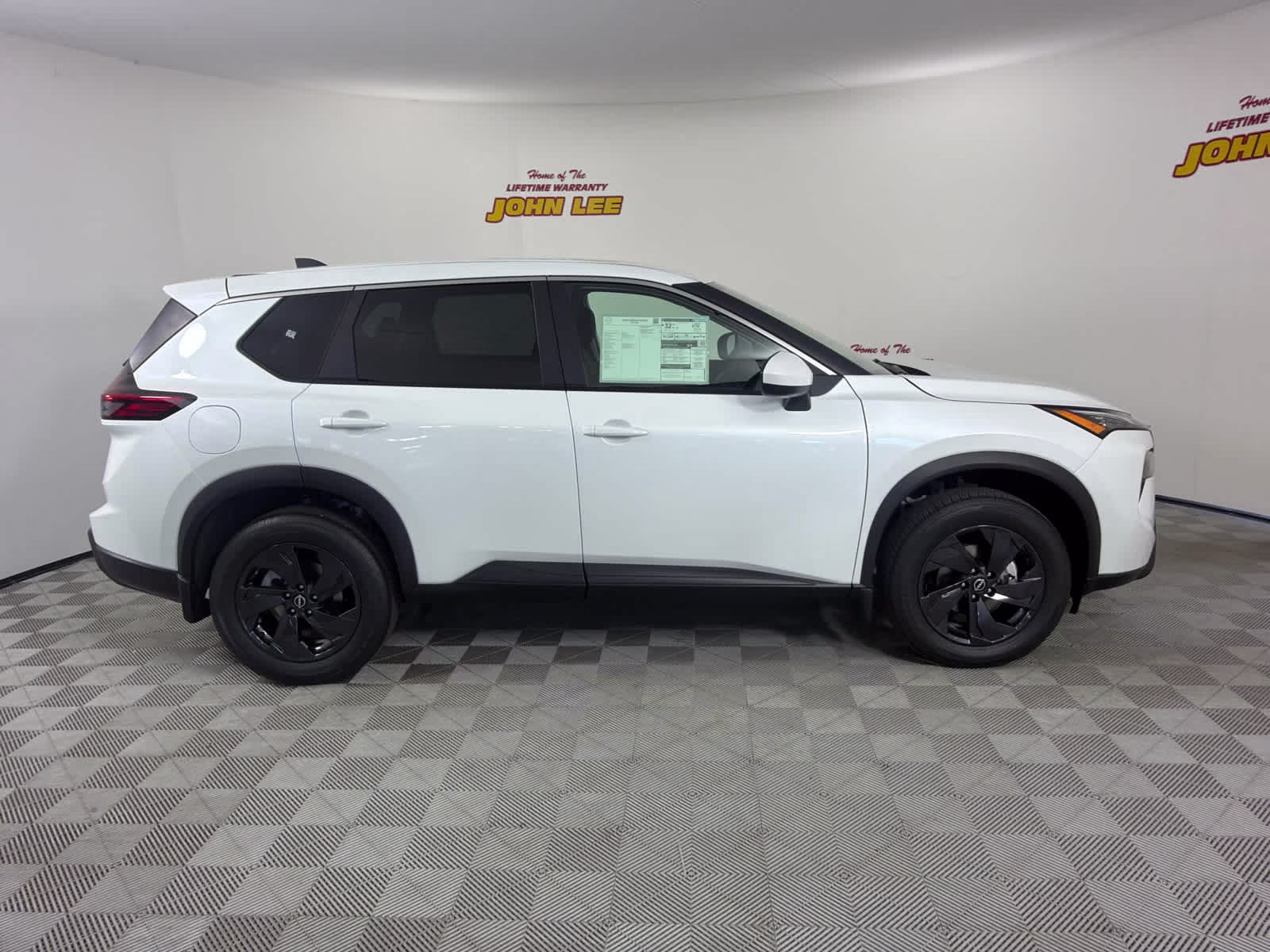 2026 Everest White Pearl Tricoat Nissan Rogue SV FWD SUV