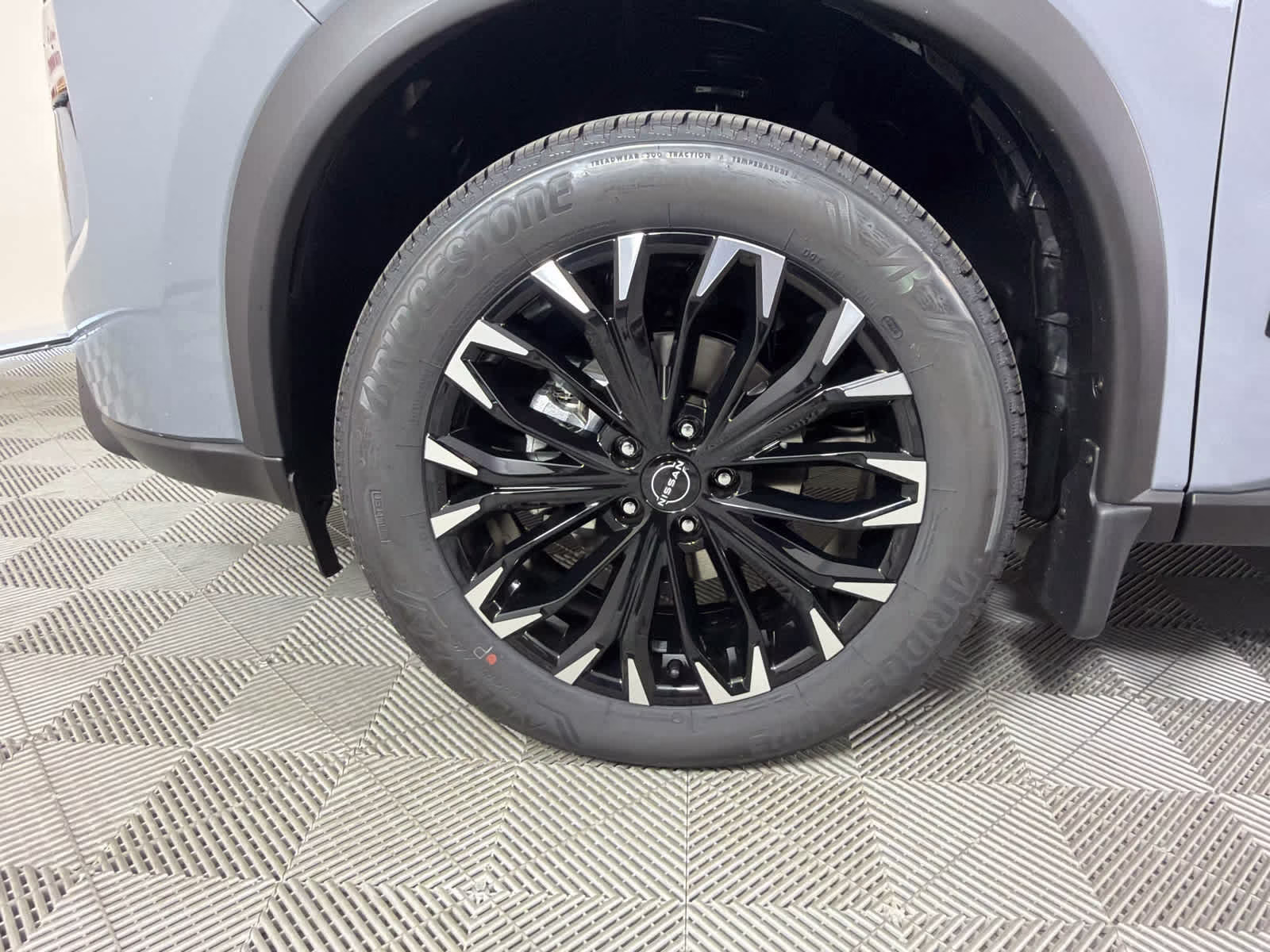 2026 Boulder Gray Pearl Nissan Rogue Dark Armor FWD SUV
