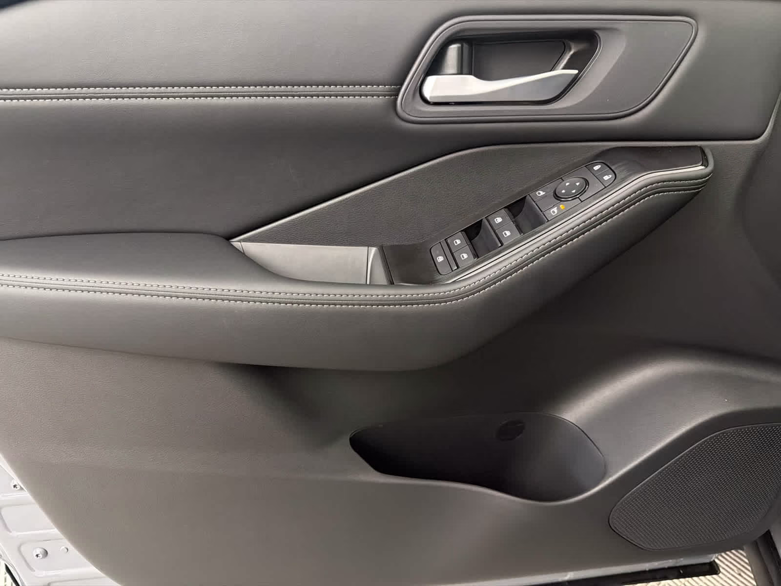 2026 Boulder Gray Pearl Nissan Rogue Dark Armor FWD SUV