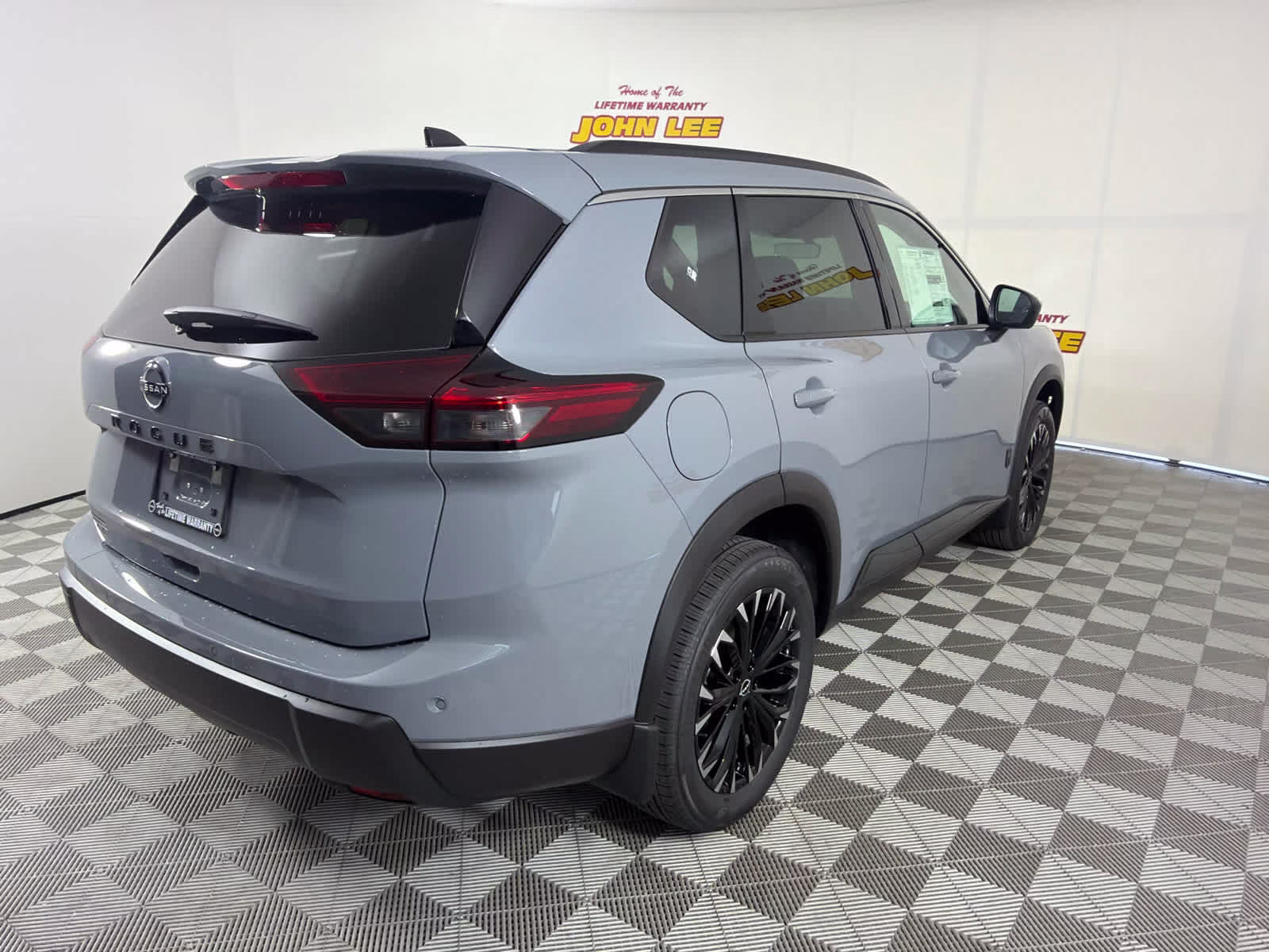 2026 Boulder Gray Pearl Nissan Rogue Dark Armor FWD SUV