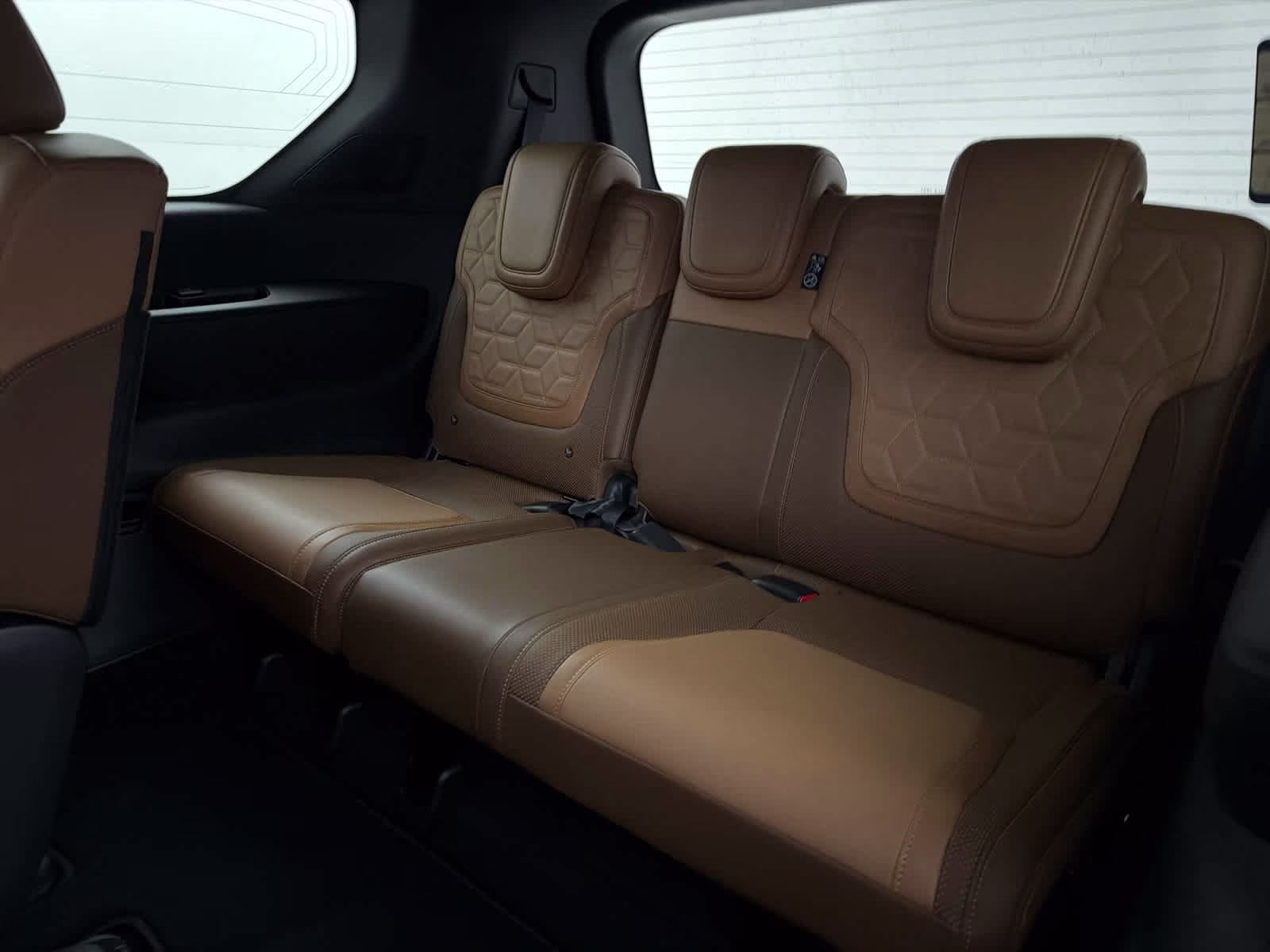 2026 Everest White Pearl Tricoat/Super Black Nissan Armada Platinum Reserve 4X4 SUV