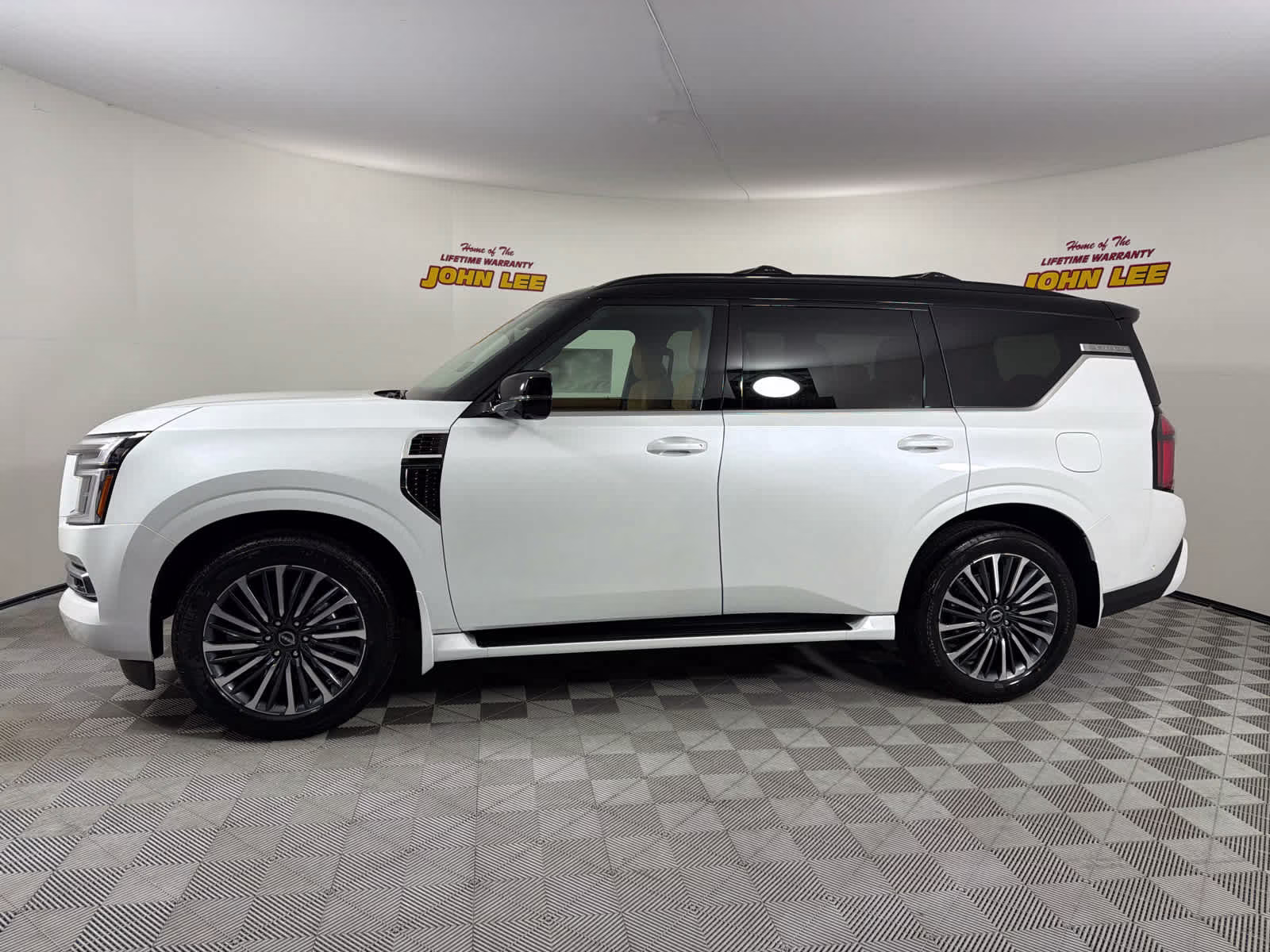 2026 Everest White Pearl Tricoat/Super Black Nissan Armada Platinum Reserve 4X4 SUV