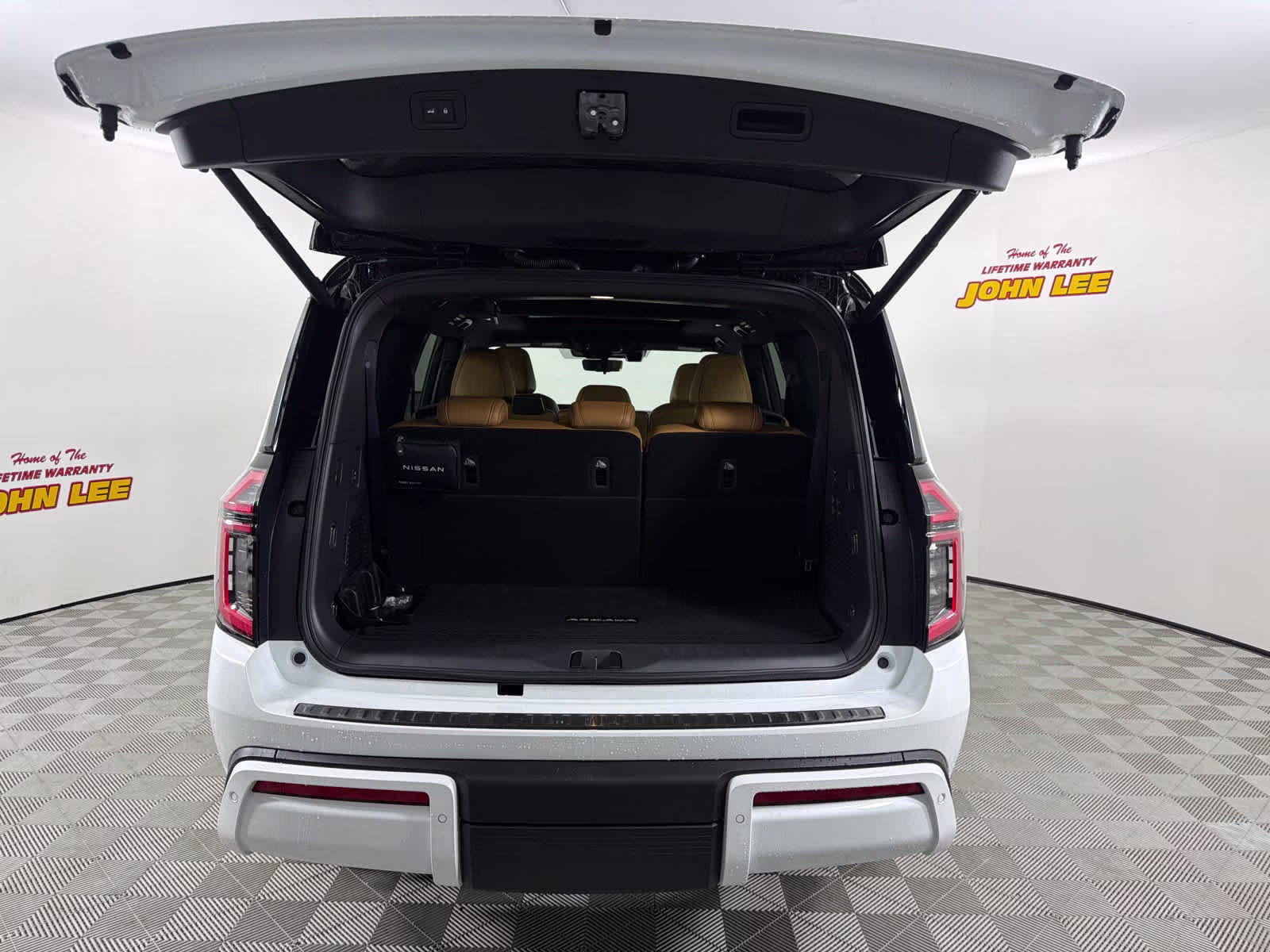 2026 Everest White Pearl Tricoat/Super Black Nissan Armada Platinum Reserve 4X4 SUV