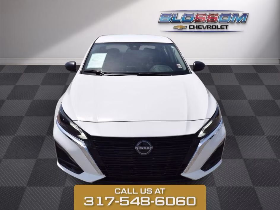2025 Glacier White Nissan Altima 2.5 SV FWD Sedan