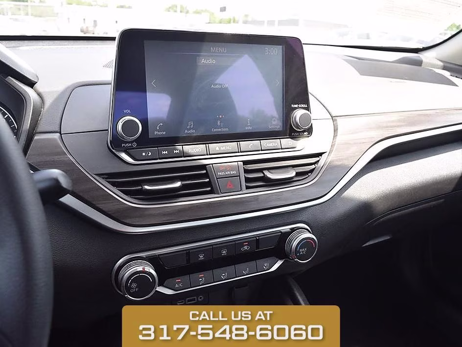 2025 Glacier White Nissan Altima 2.5 SV FWD Sedan