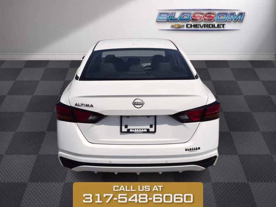 2025 Glacier White Nissan Altima 2.5 SV FWD Sedan