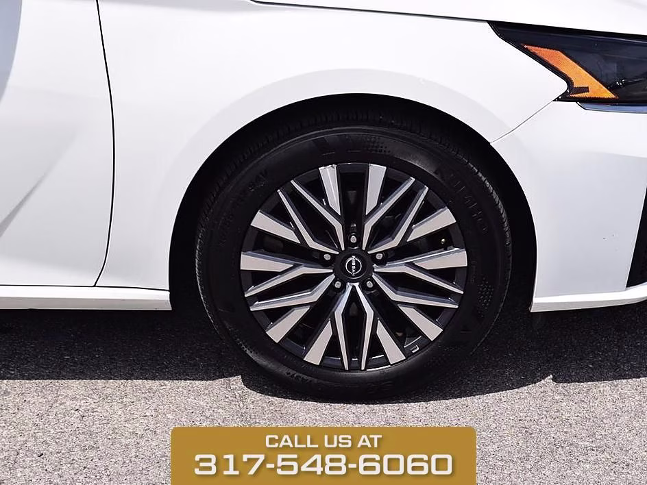 2025 Glacier White Nissan Altima 2.5 SV FWD Sedan