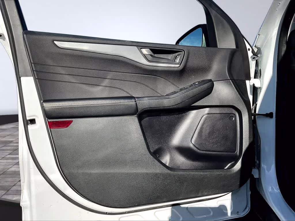 2023 Oxford White Ford Escape Active AWD SUV