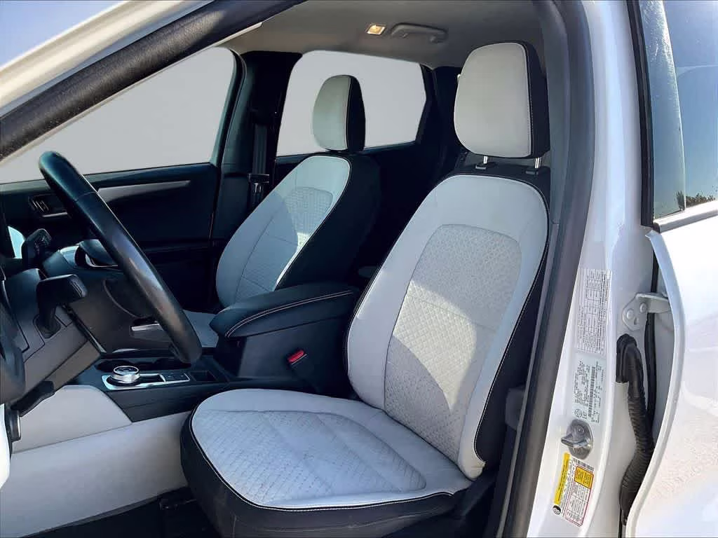 2023 Oxford White Ford Escape Active AWD SUV