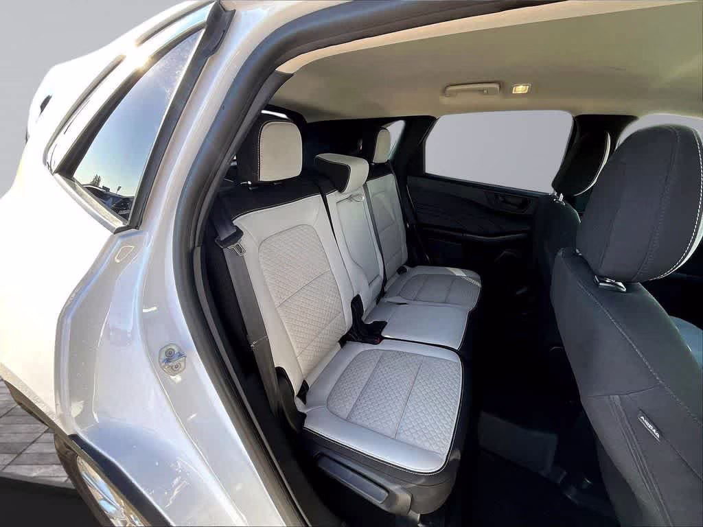 2023 Oxford White Ford Escape Active AWD SUV