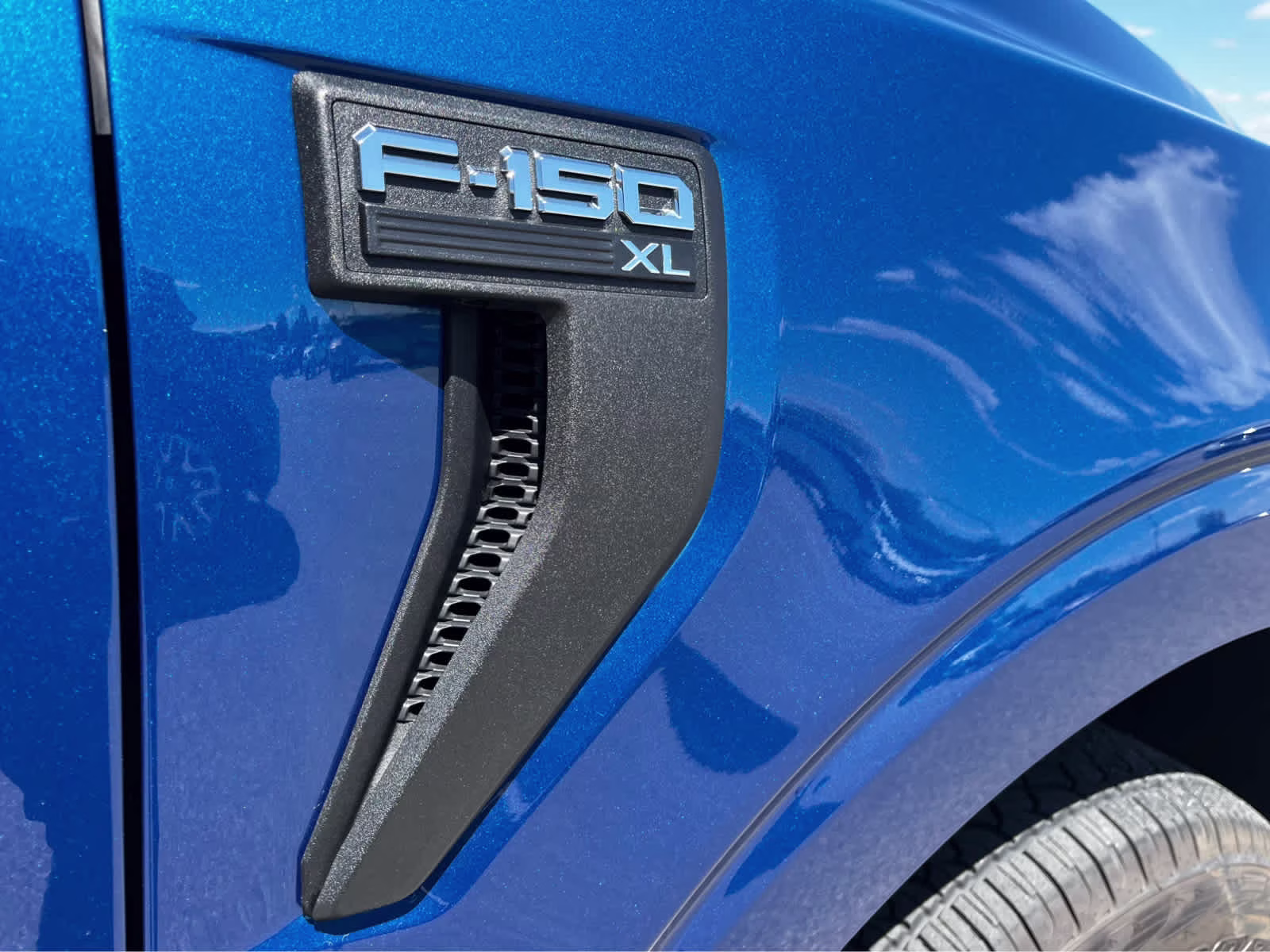 2025 Atlas Blue Ford F-150 XL 4X4 Truck