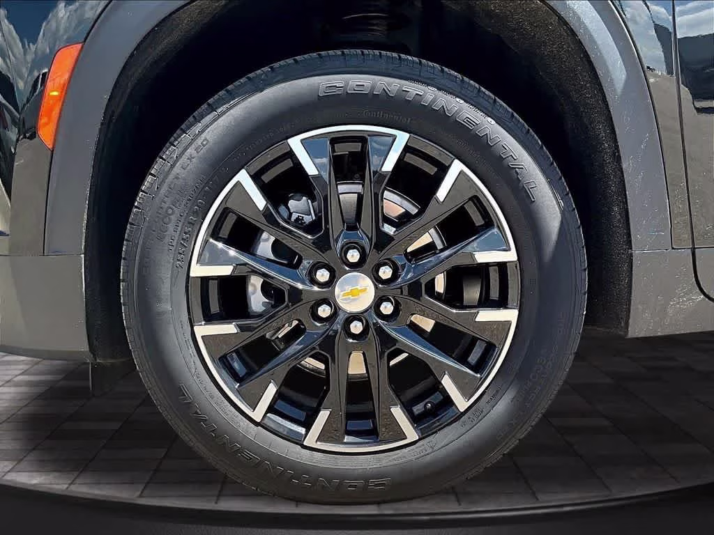 2025 Mosaic Black Metallic Chevrolet Traverse AWD LT AWD SUV