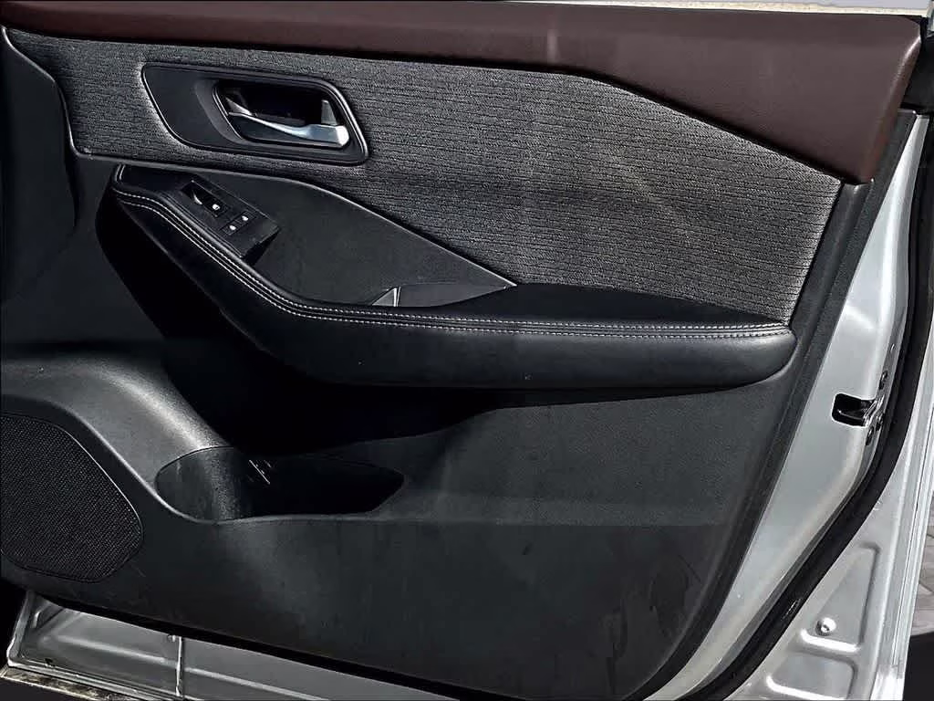 2021 Brilliant Silver Metallic Nissan Rogue SV AWD SUV