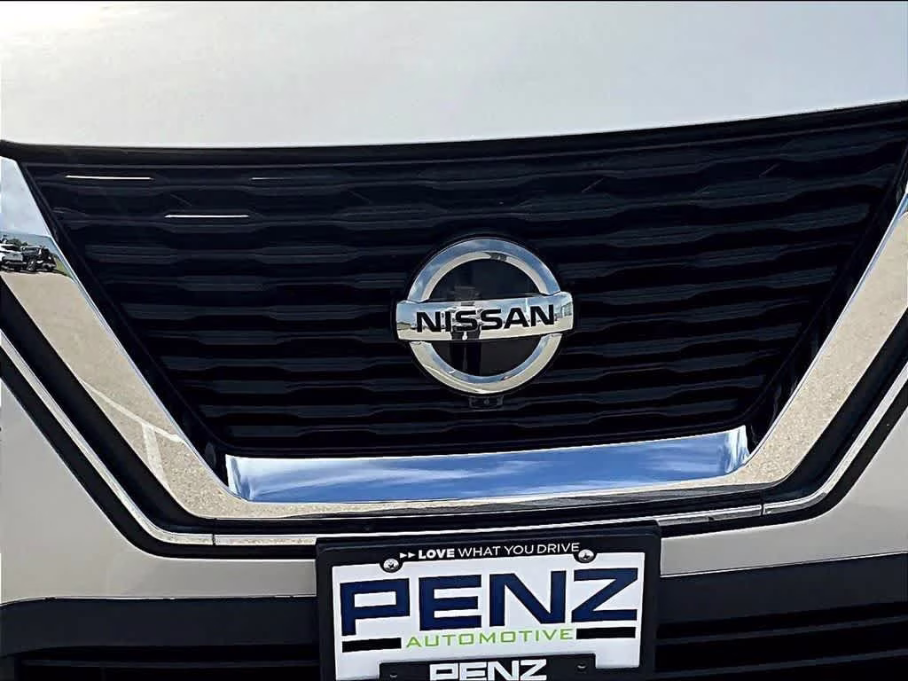 2021 Brilliant Silver Metallic Nissan Rogue SV AWD SUV