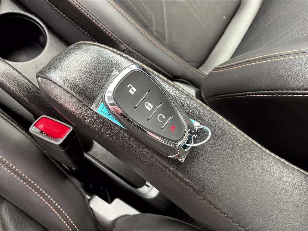 2022 Summit White Chevrolet Trax LT AWD SUV