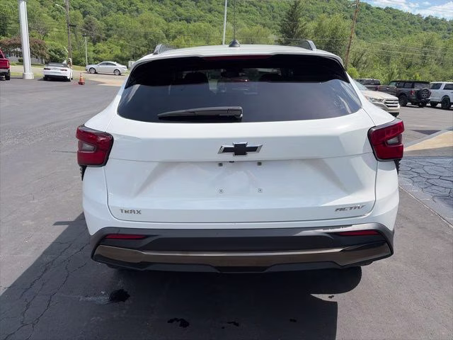 2024 Summit White Chevrolet Trax ACTIV FWD SUV
