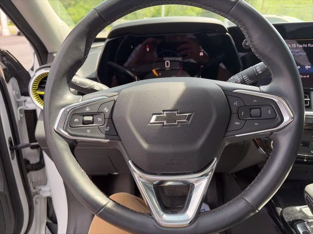 2024 Summit White Chevrolet Trax ACTIV FWD SUV
