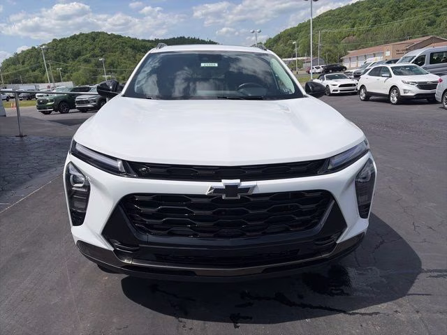 2024 Summit White Chevrolet Trax ACTIV FWD SUV