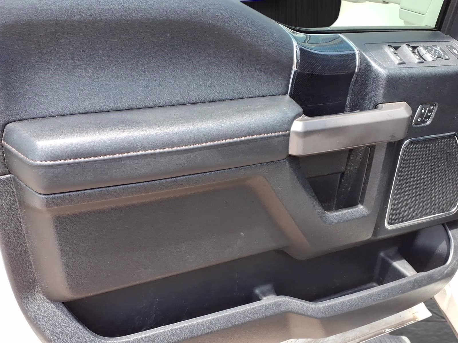 2020 White Metallic Ford Super Duty F-450 DRW Platinum 4X4 Truck