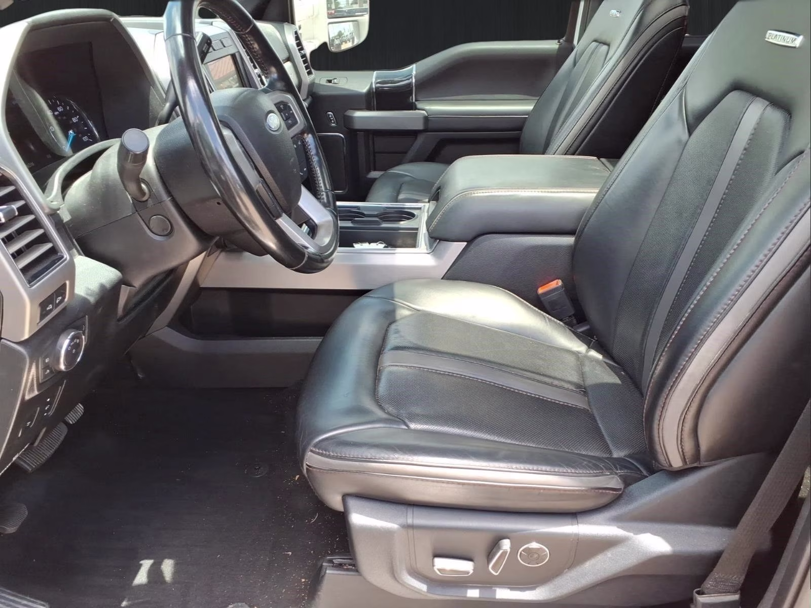 2020 White Metallic Ford Super Duty F-450 DRW Platinum 4X4 Truck