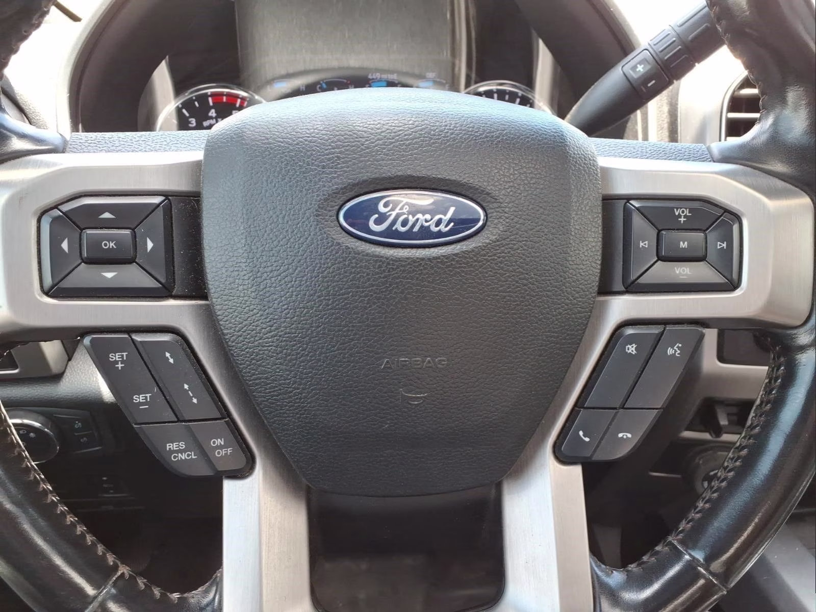 2020 White Metallic Ford Super Duty F-450 DRW Platinum 4X4 Truck