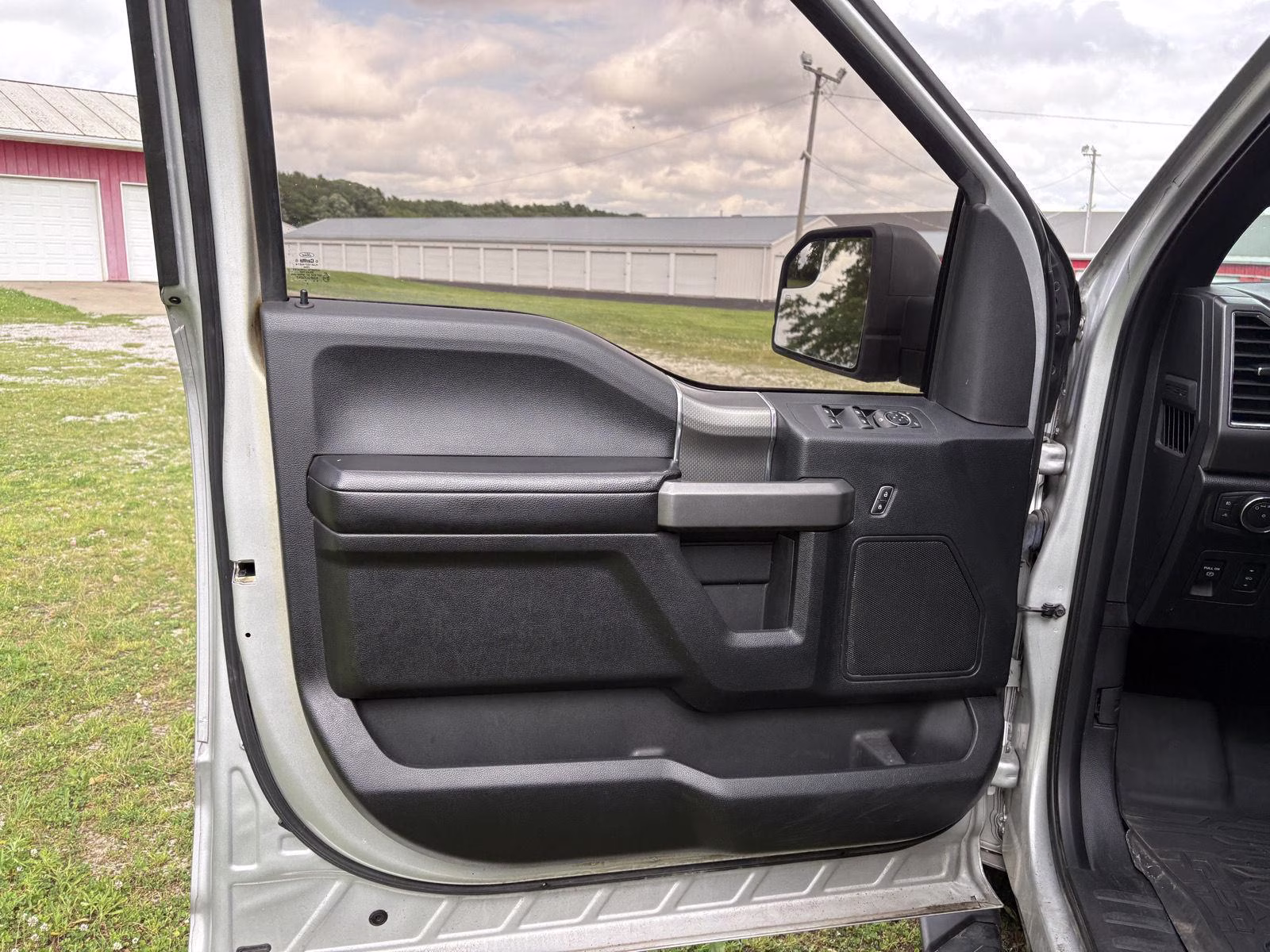 2015 Ingot Silver Metallic Ford F-150 XLT 4X4 Truck