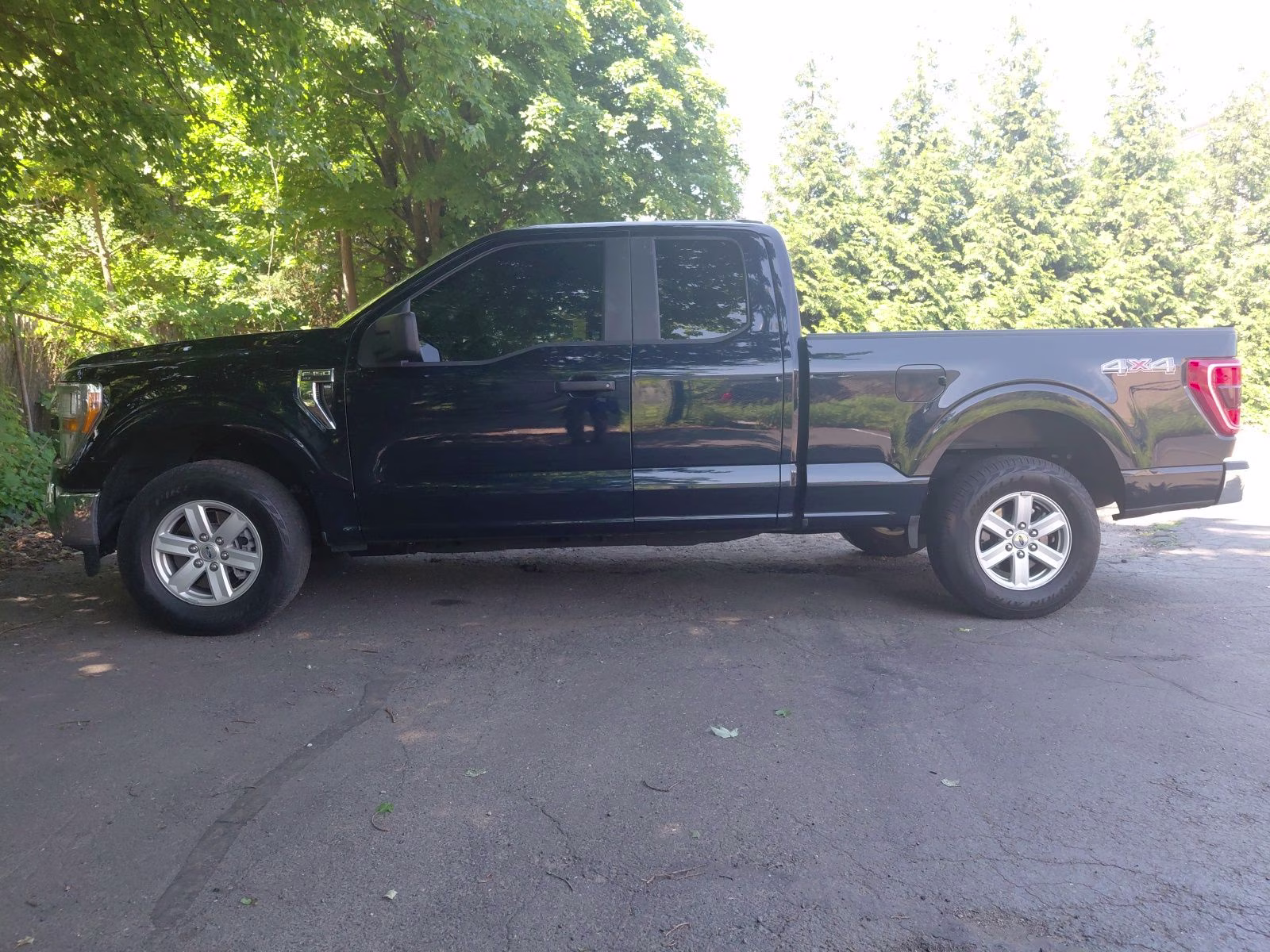 2022 Blue Metallic Ford F-150 XLT 4X4 Truck