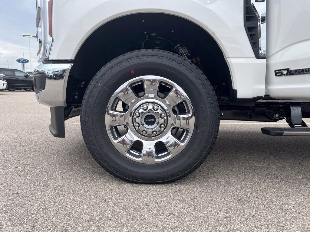 2026 Star White Metallic Tri-Coat Ford Super Duty F-350 SRW Lariat 4X4 Truck