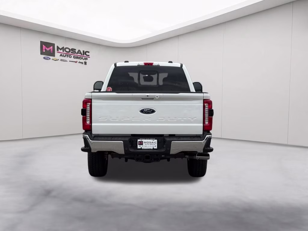 2026 Star White Metallic Tri-Coat Ford Super Duty F-350 SRW Lariat 4X4 Truck