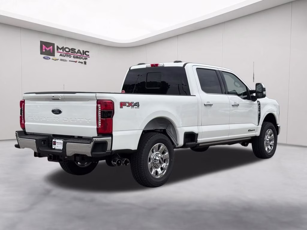 2026 Star White Metallic Tri-Coat Ford Super Duty F-350 SRW Lariat 4X4 Truck