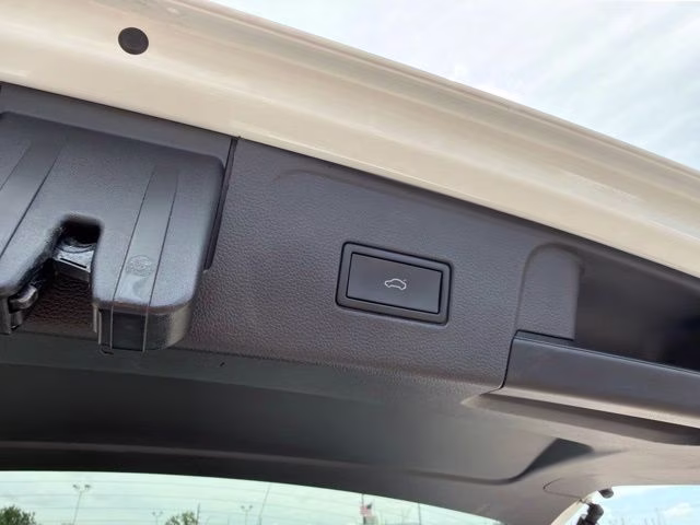 2023 White Volkswagen Atlas 3.6L V6 SEL Premium R-Line AWD SUV