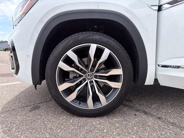 2023 White Volkswagen Atlas 3.6L V6 SEL Premium R-Line AWD SUV