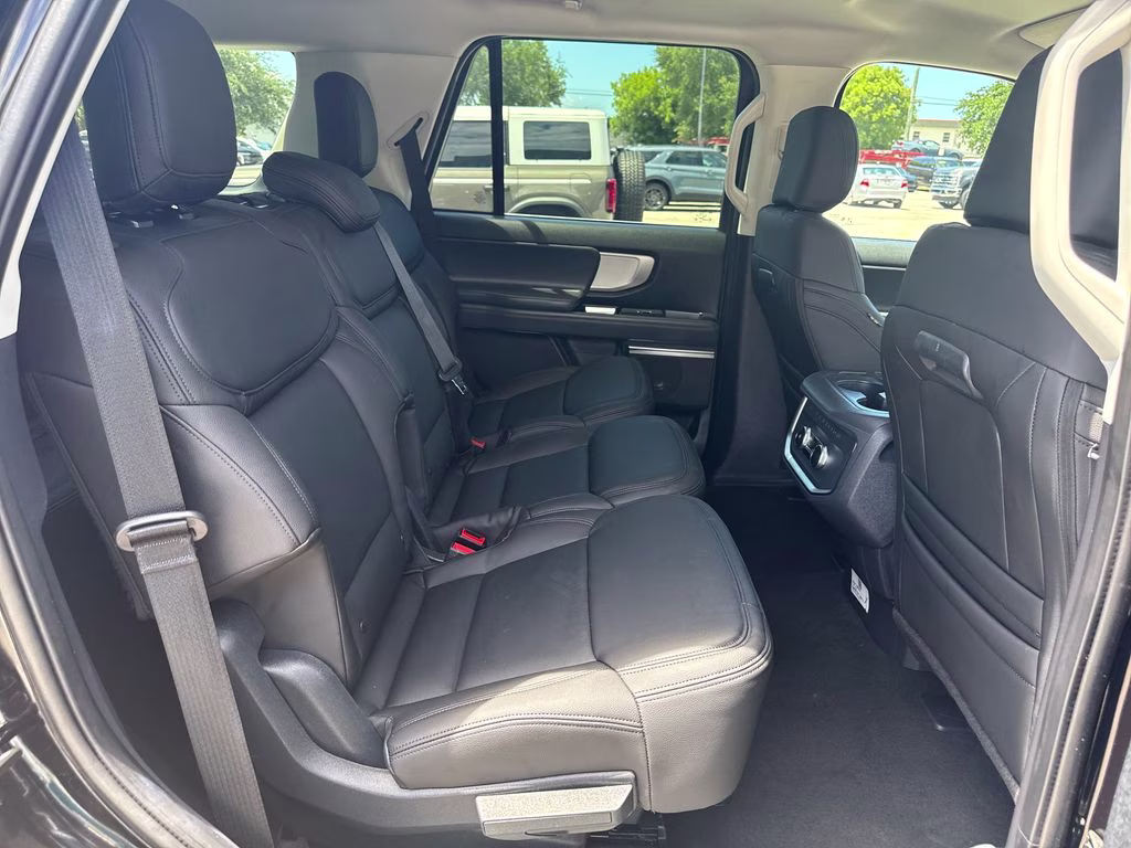 2025 Agate Black Metallic Ford Expedition Active RWD SUV