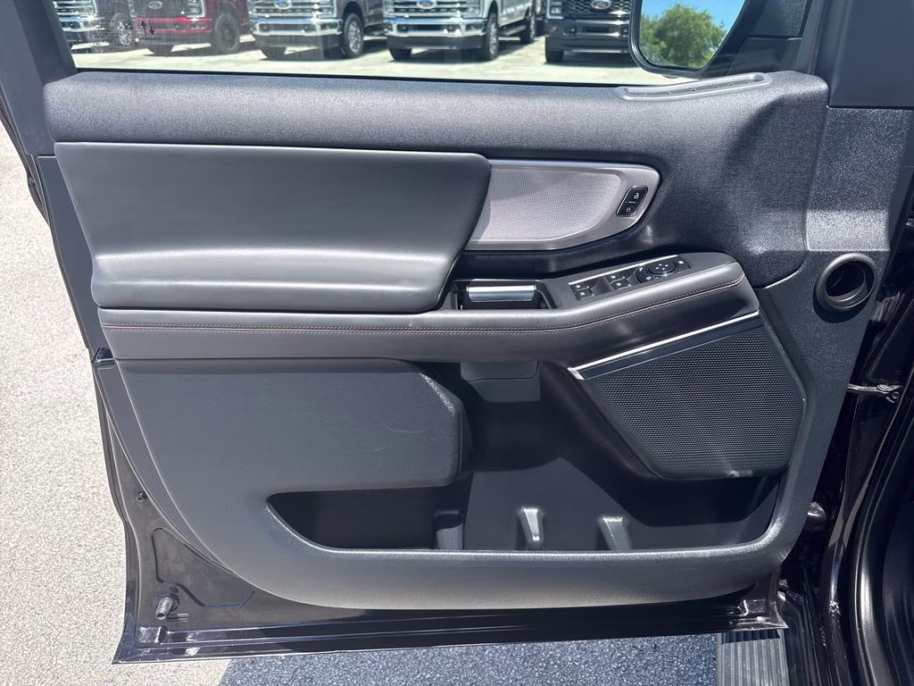 2025 Agate Black Metallic Ford Expedition Active RWD SUV