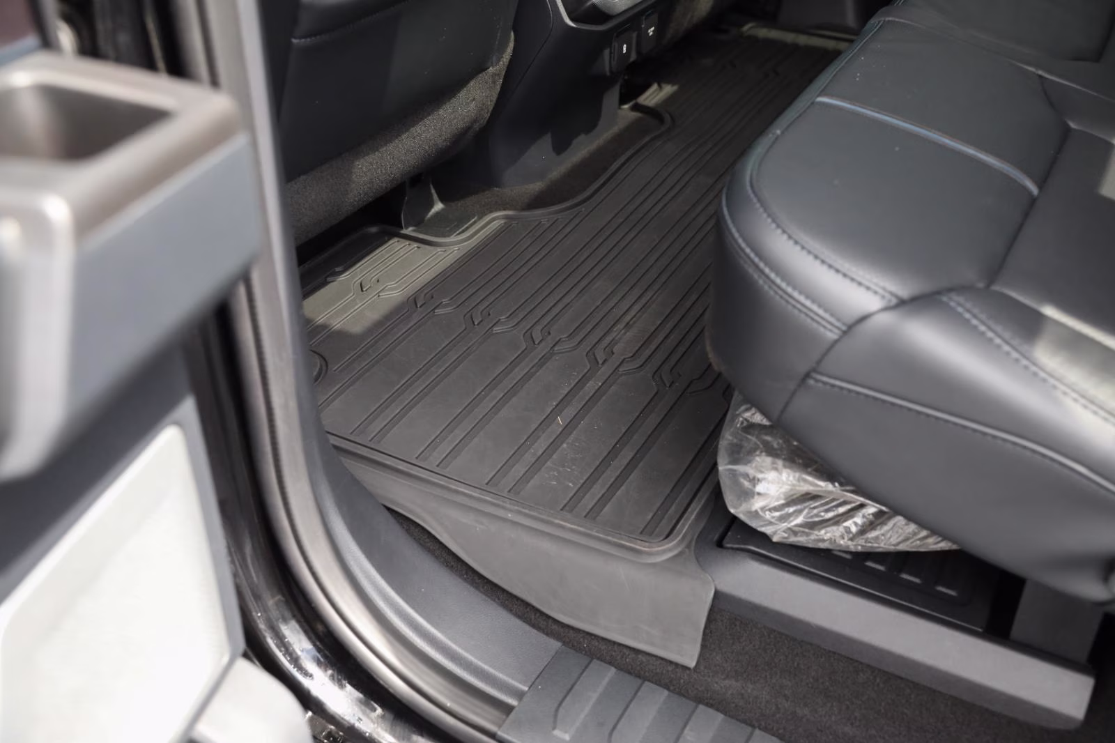2024 Agate Black Metallic Ford F-150 Platinum 4X4 Truck