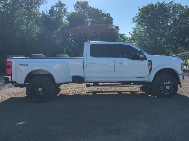 2024 White Ford Super Duty F-450 DRW Lariat 4X4 Truck