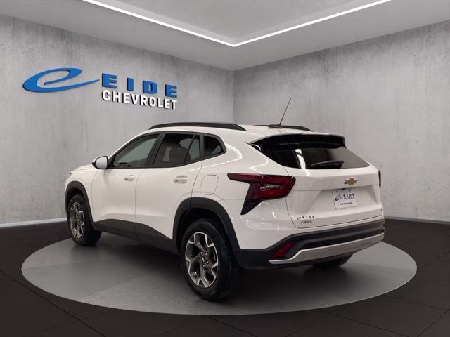 2024 Summit White Chevrolet Trax LT FWD SUV
