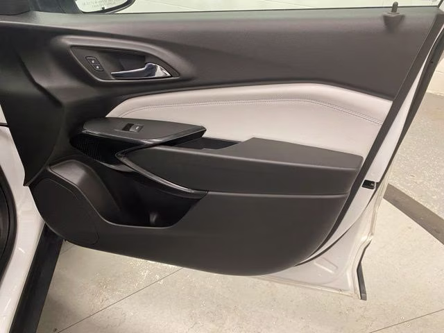 2024 Summit White Chevrolet Trax LT FWD SUV