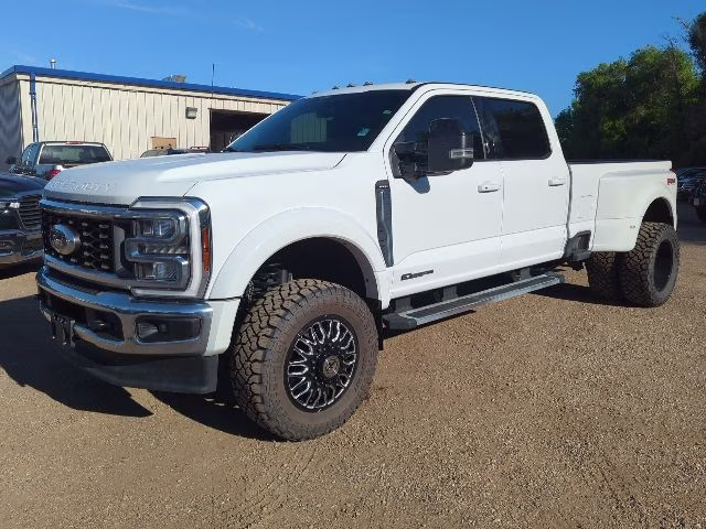 2024 White Ford Super Duty F-450 DRW Lariat 4X4 Truck