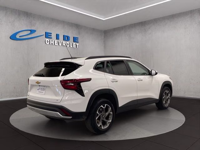 2024 Summit White Chevrolet Trax LT FWD SUV