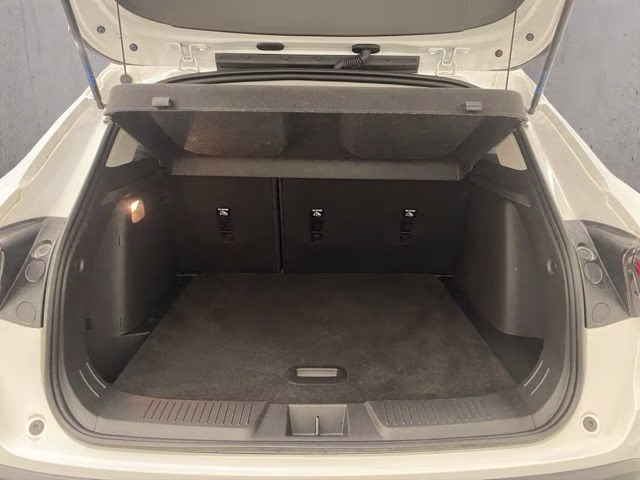 2024 Summit White Chevrolet Trax LT FWD SUV