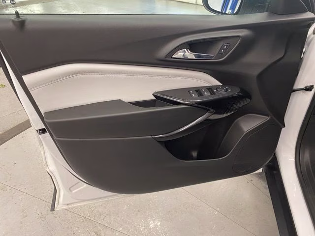 2024 Summit White Chevrolet Trax LT FWD SUV