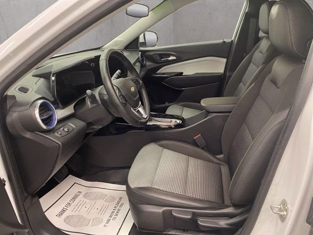 2024 Summit White Chevrolet Trax LT FWD SUV