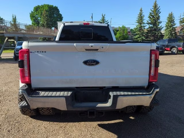 2024 White Ford Super Duty F-450 DRW Lariat 4X4 Truck