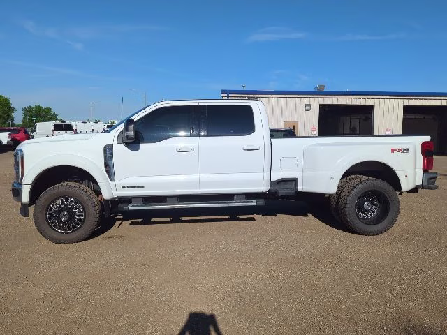2024 White Ford Super Duty F-450 DRW Lariat 4X4 Truck